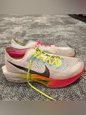 Nike ZoomX Vaporfly 3 Multi-Color Athletic Running Shoes Womens U.S. 8.5